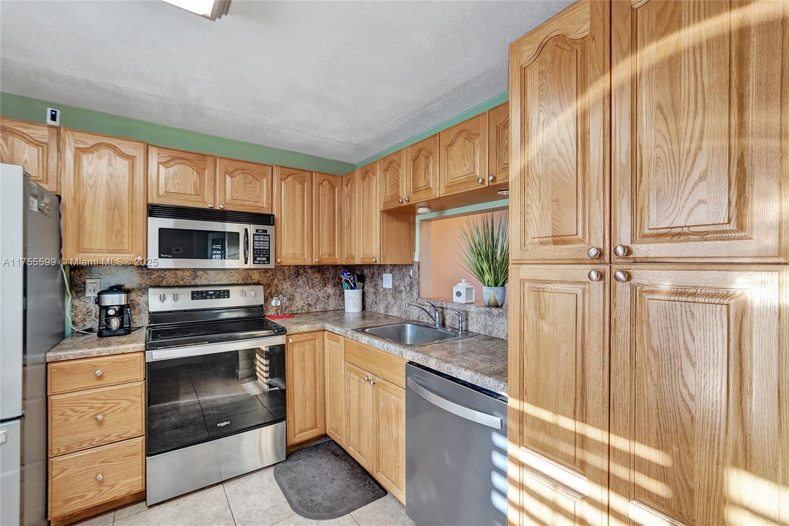 901 Colony Point Circle, Unit 511 Pembroke Pines, FL 33026 - Photo 30 of 41
