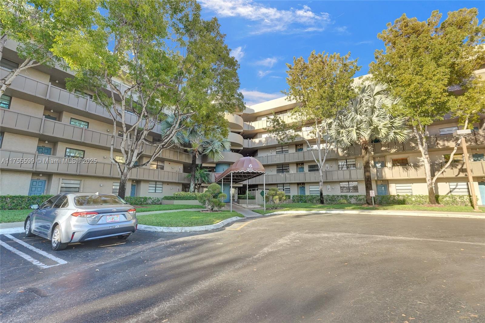 901 Colony Point Circle, Unit 511 Pembroke Pines, FL 33026 - Photo 3 of 41