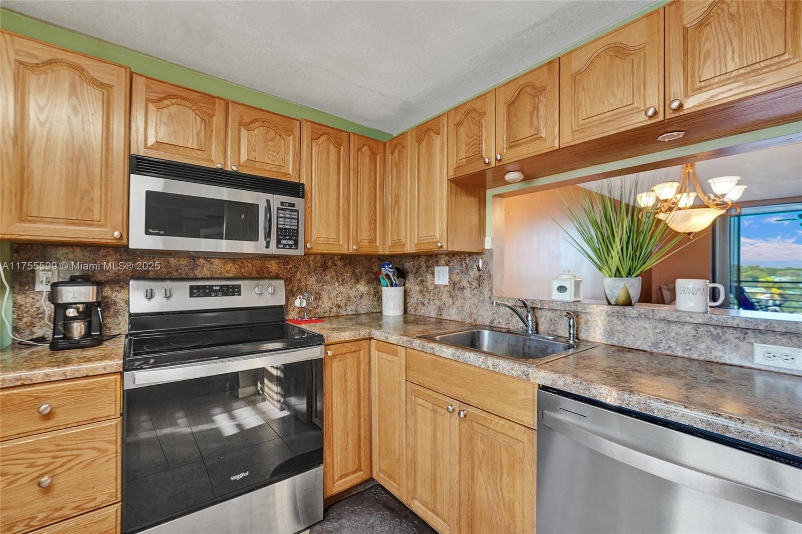 901 Colony Point Circle, Unit 511 Pembroke Pines, FL 33026 - Photo 32 of 41