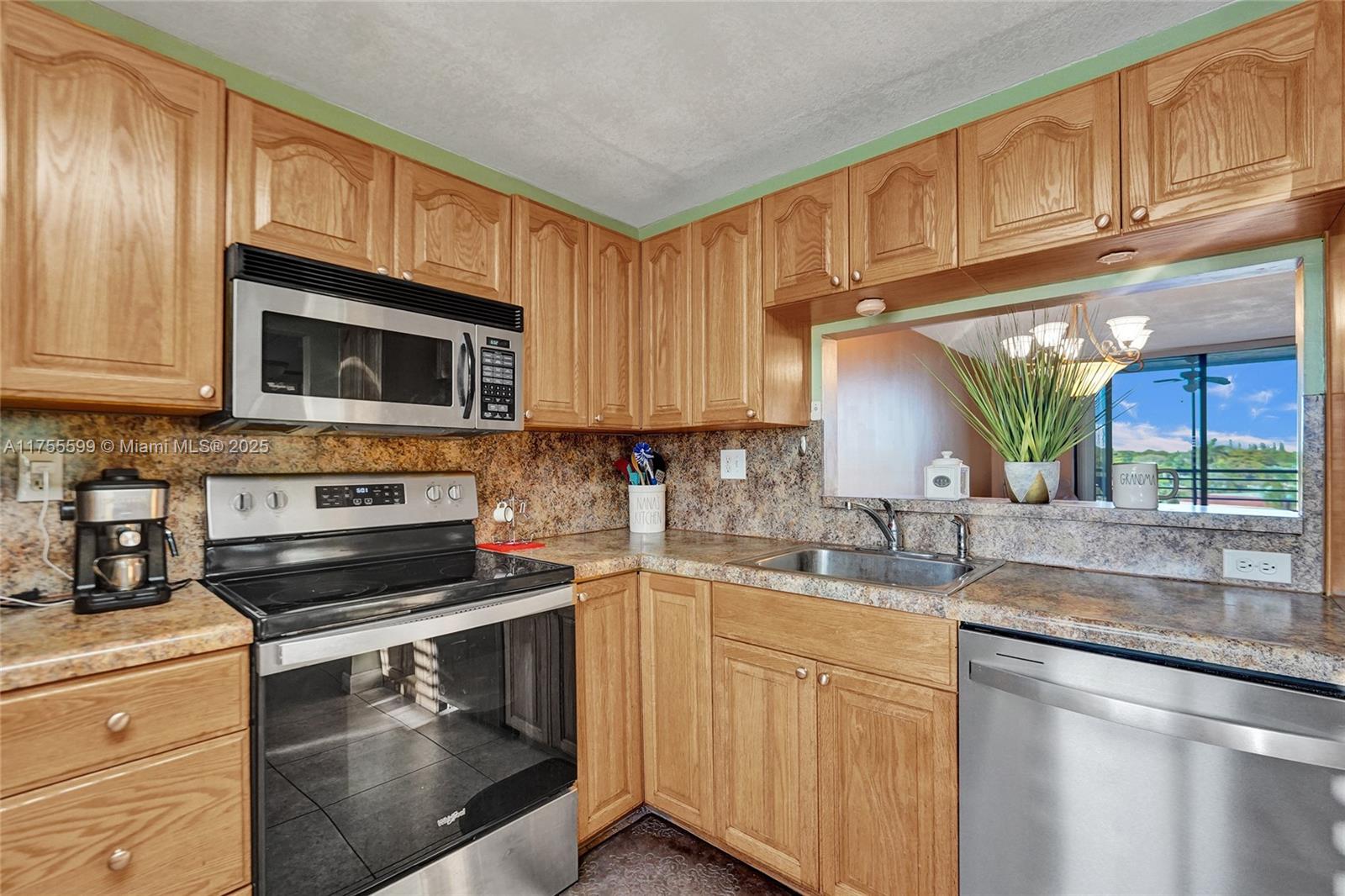 901 Colony Point Circle, Unit 511 Pembroke Pines, FL 33026 - Photo 34 of 41