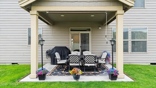 a view of outdoor space yard and patio