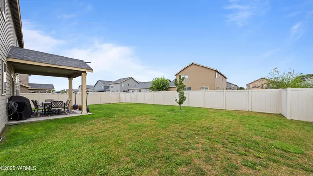 a view of an house with backyard and porch