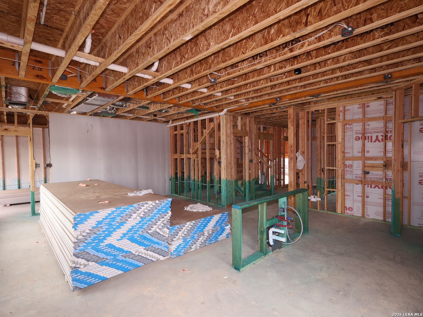 2907 Selhurst Street Converse, TX 78109 - Photo 20 of 35 a bedroom with furniture and a tub