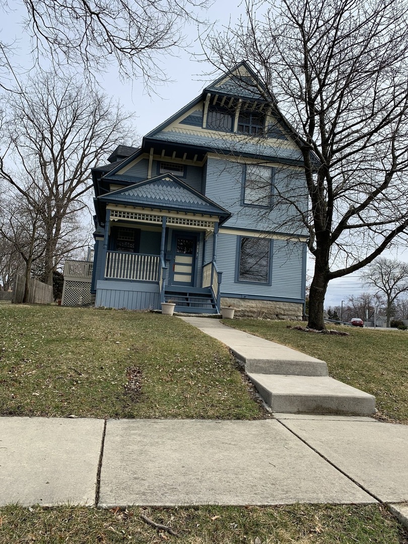307 East State Street, Unit 1 Geneva, IL 60134 - Photo 1 of 8