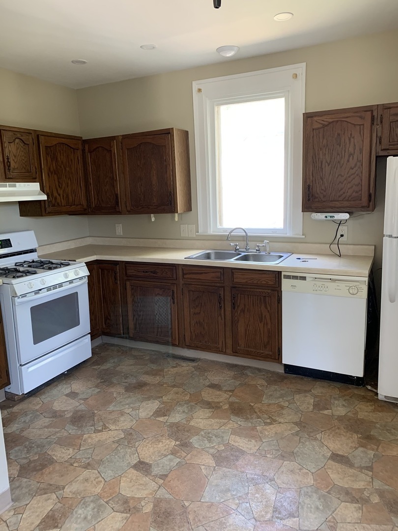 307 East State Street, Unit 1 Geneva, IL 60134 - Photo 7 of 8