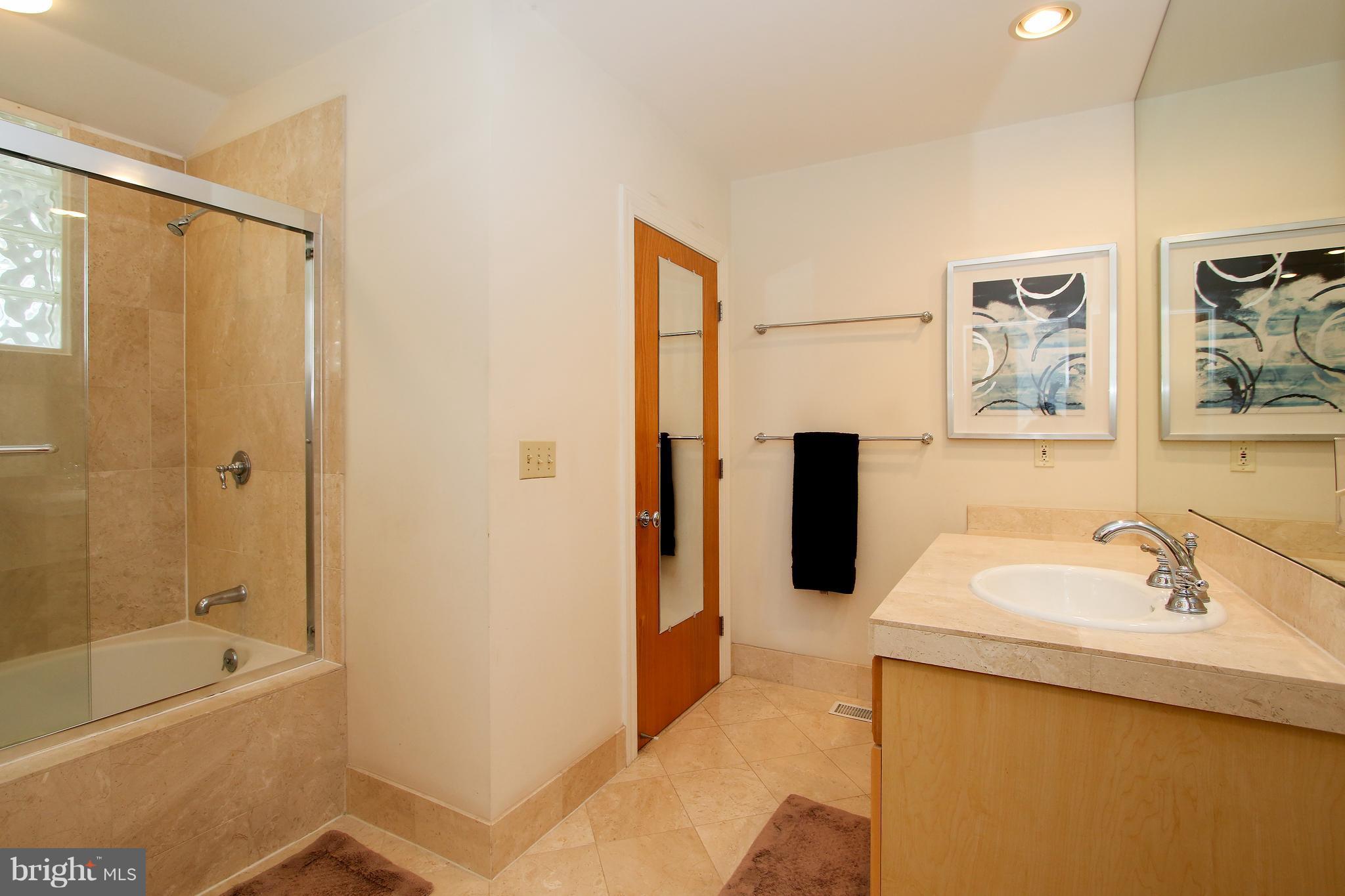 8540 West Howell Road Bethesda, MD 20817 - Photo 11 of 27 Bath (Master)