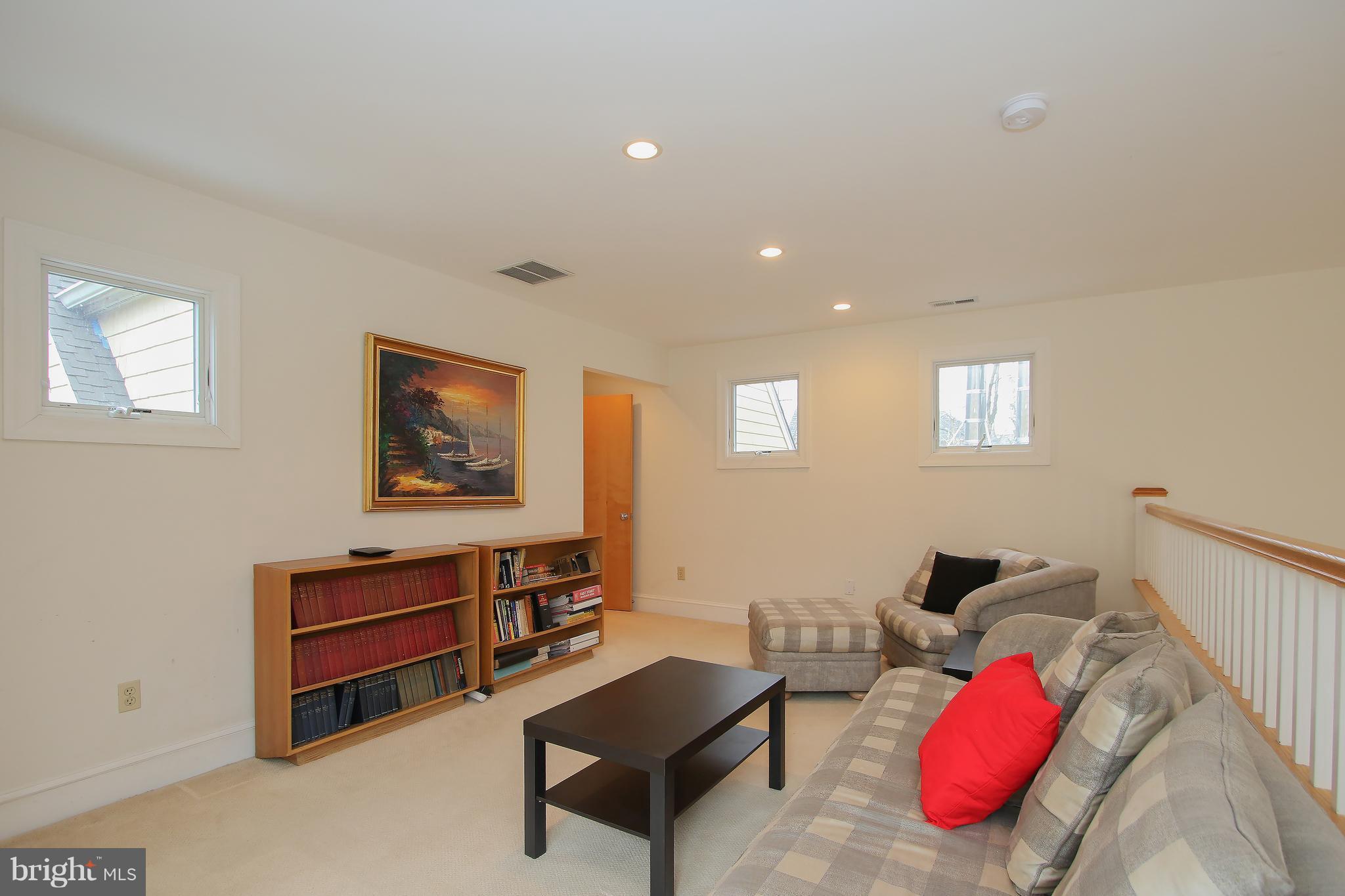 8540 West Howell Road Bethesda, MD 20817 - Photo 12 of 27 Bedroom (Master) Sitting Area / Loft