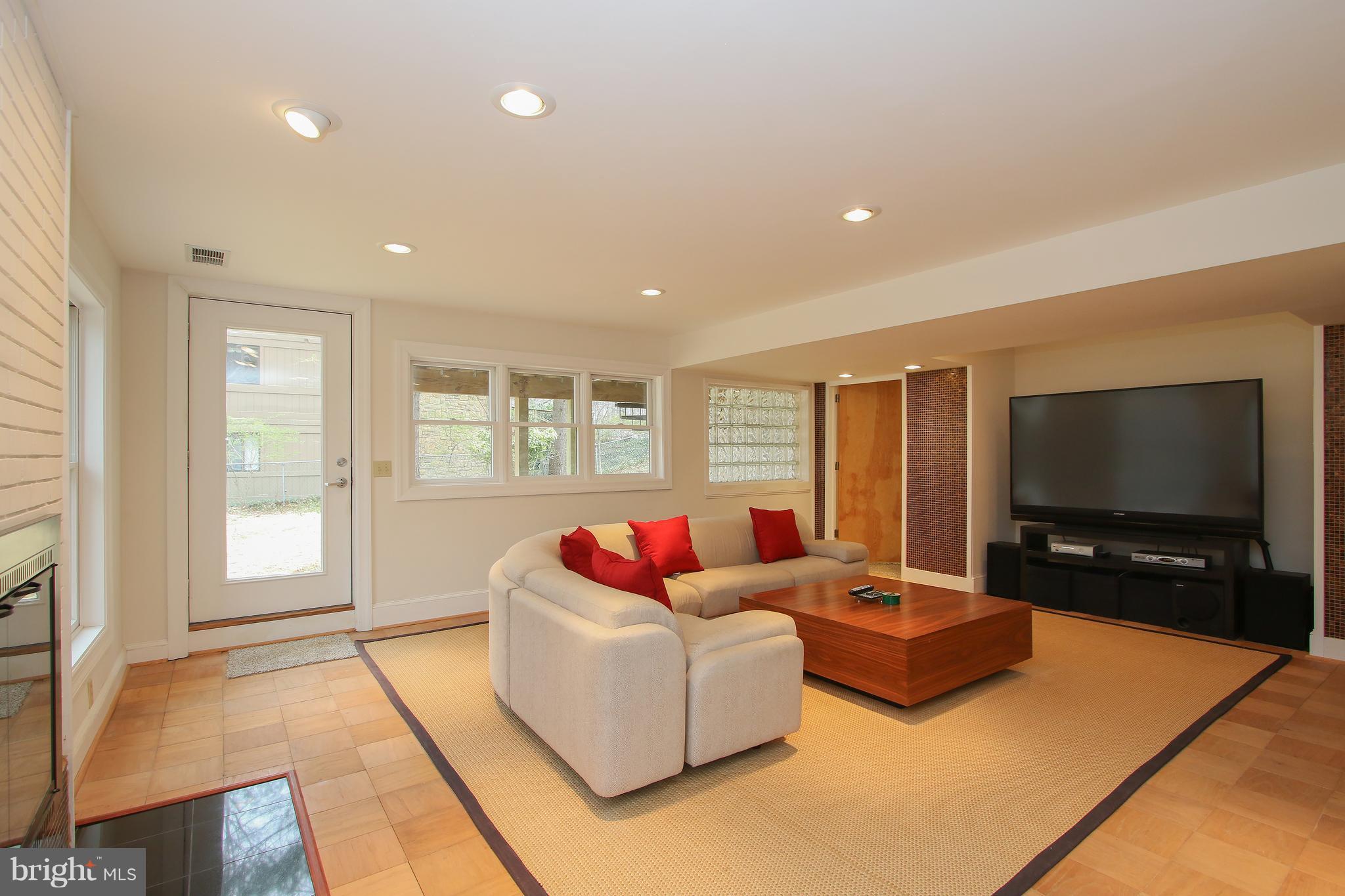 8540 West Howell Road Bethesda, MD 20817 - Photo 16 of 27 Lower Level