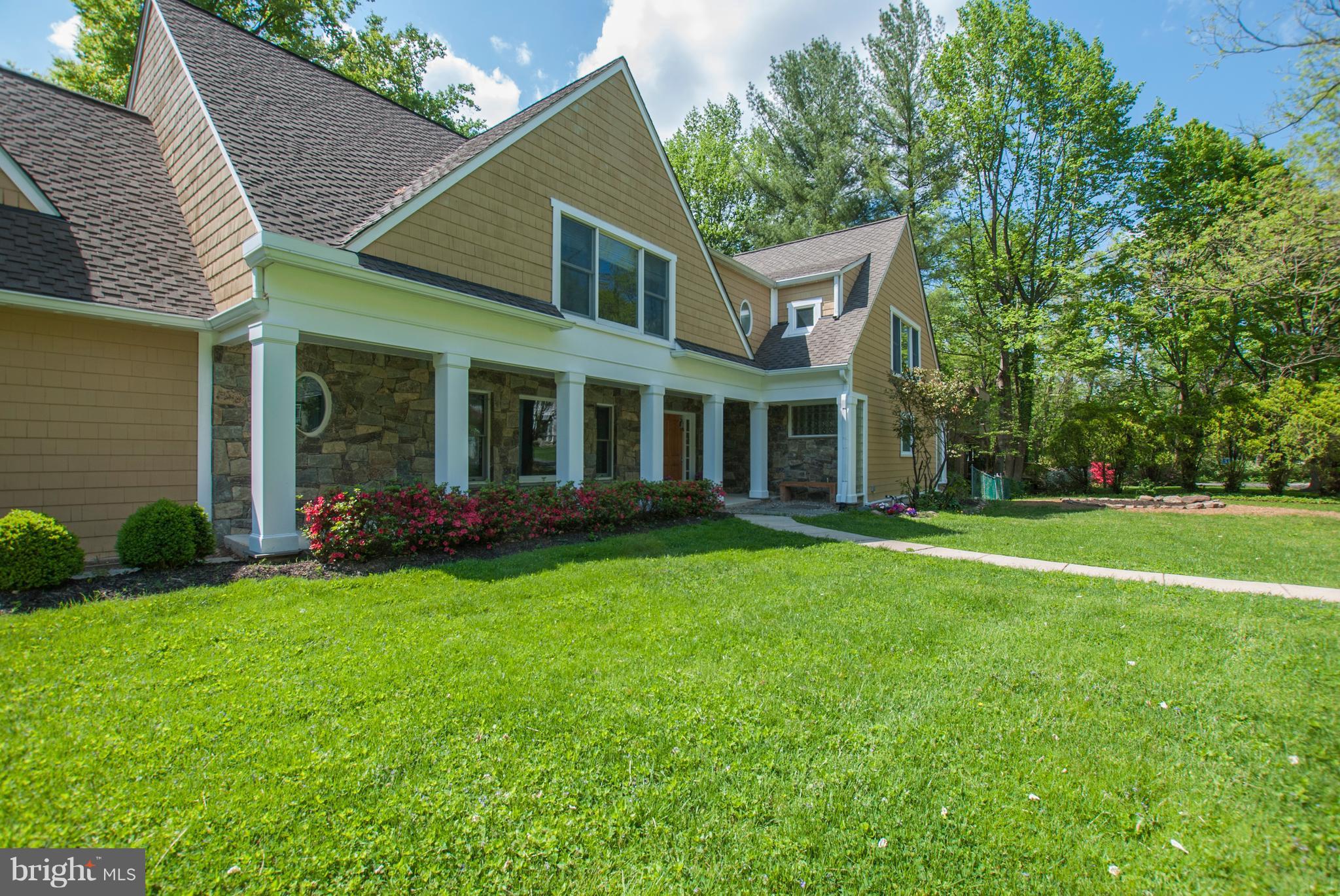 8540 West Howell Road Bethesda, MD 20817 - Photo 3 of 27 Exterior (Front)