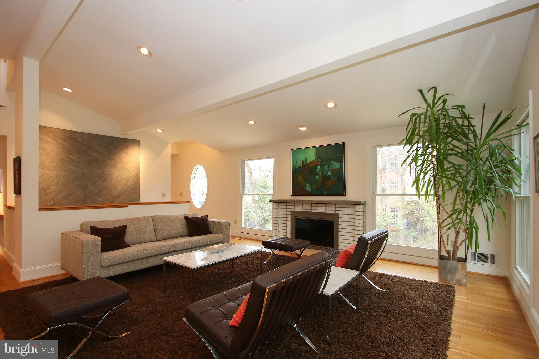 8540 West Howell Road Bethesda, MD 20817 - Photo 5 of 27 Family Room