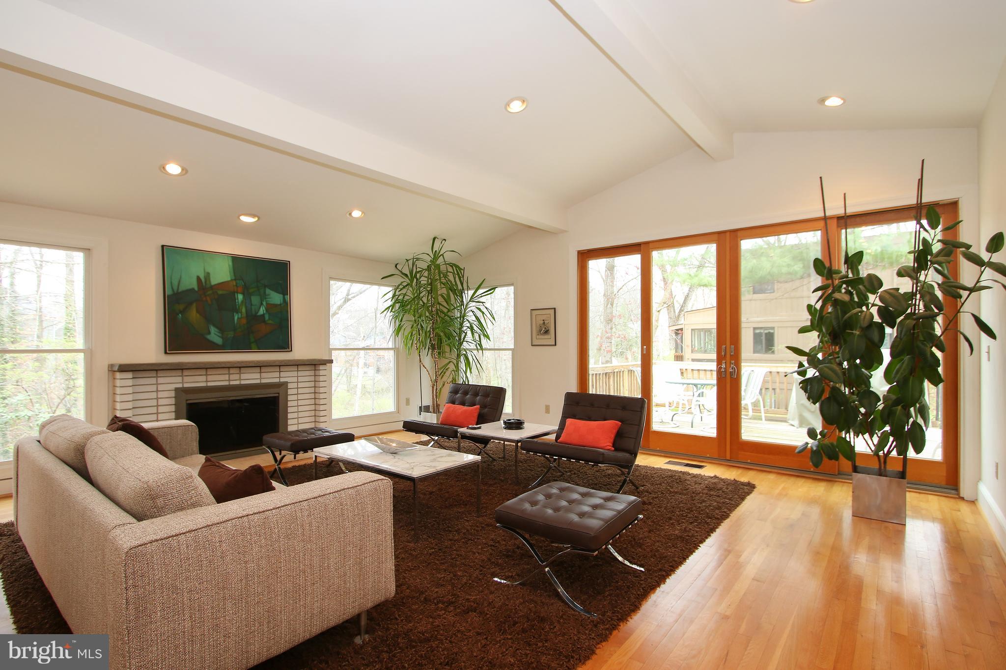 8540 West Howell Road Bethesda, MD 20817 - Photo 6 of 27 Family Room