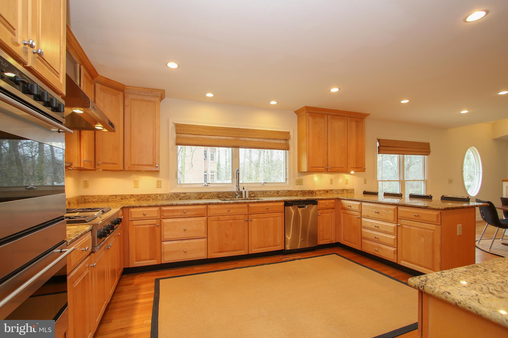 8540 West Howell Road Bethesda, MD 20817 - Photo 8 of 27 Kitchen