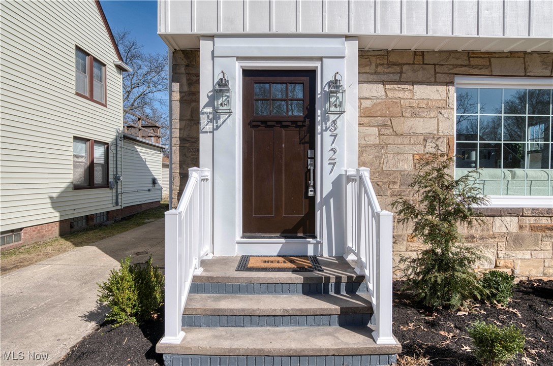 3727 Bainbridge Road Cleveland Heights, OH 44118 - Photo 2 of 31