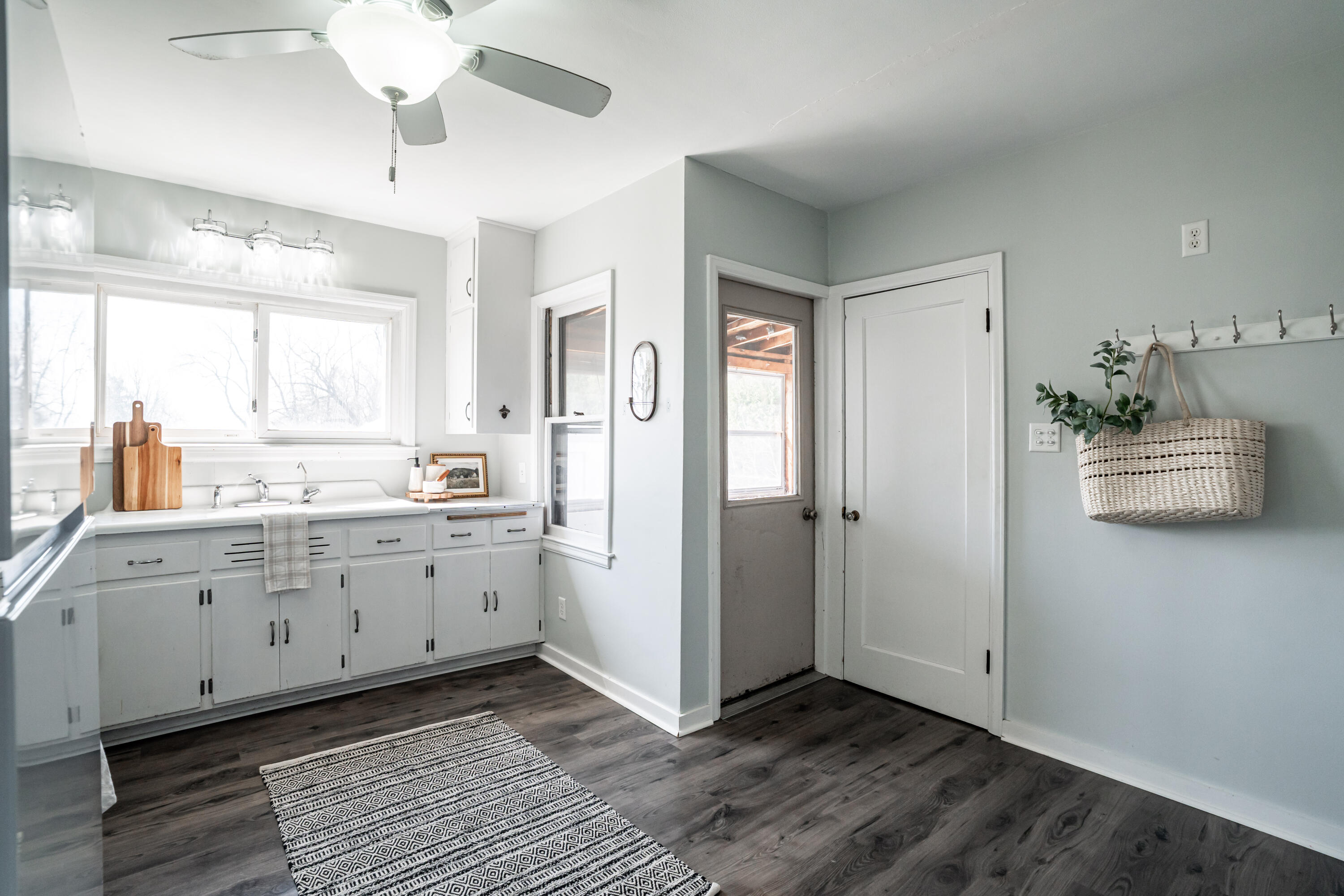 5439 Egofske Road New Berlin, WI 53146 - Photo 14 of 45 Kitchen