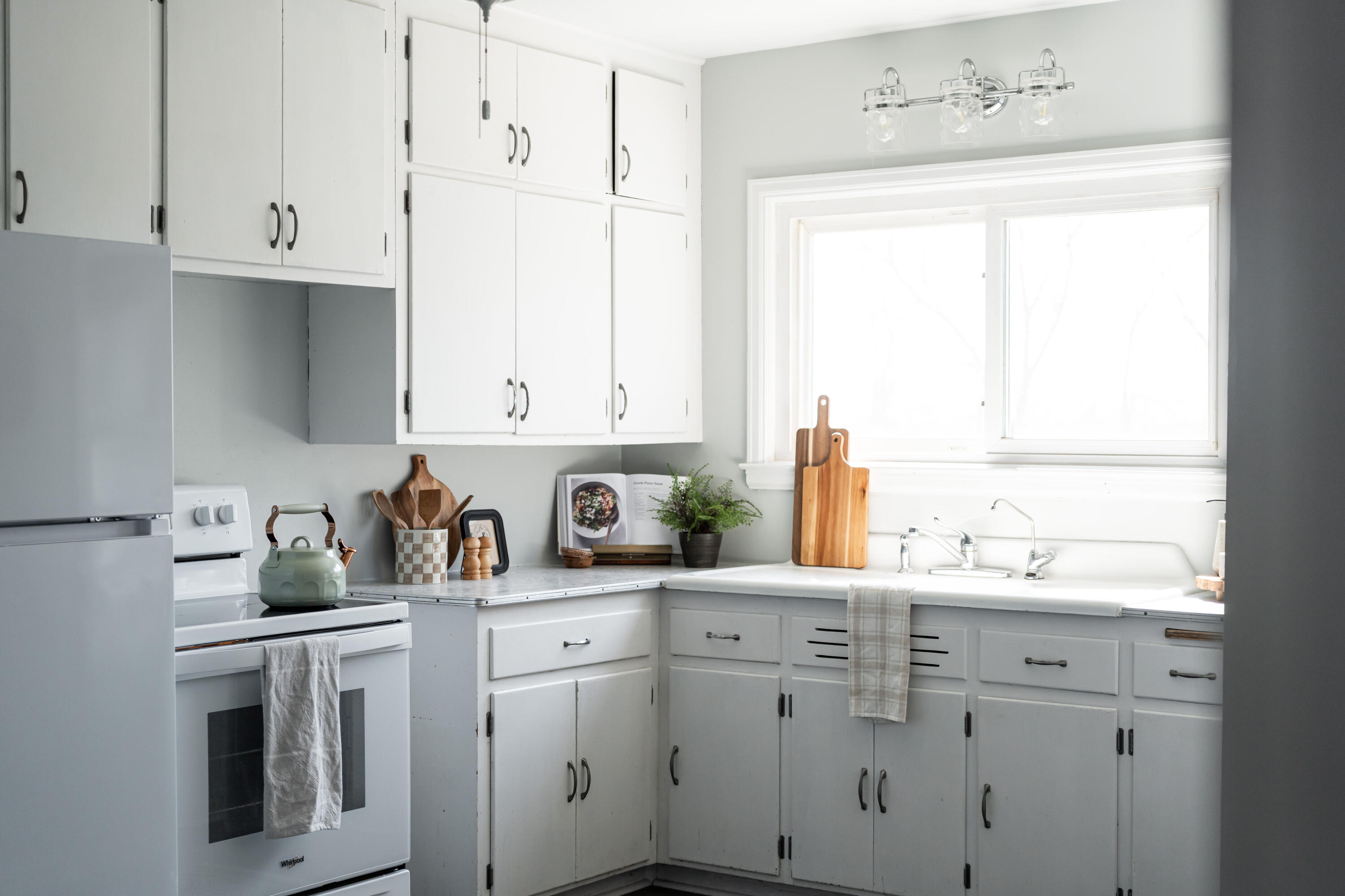 5439 Egofske Road New Berlin, WI 53146 - Photo 16 of 45 Kitchen