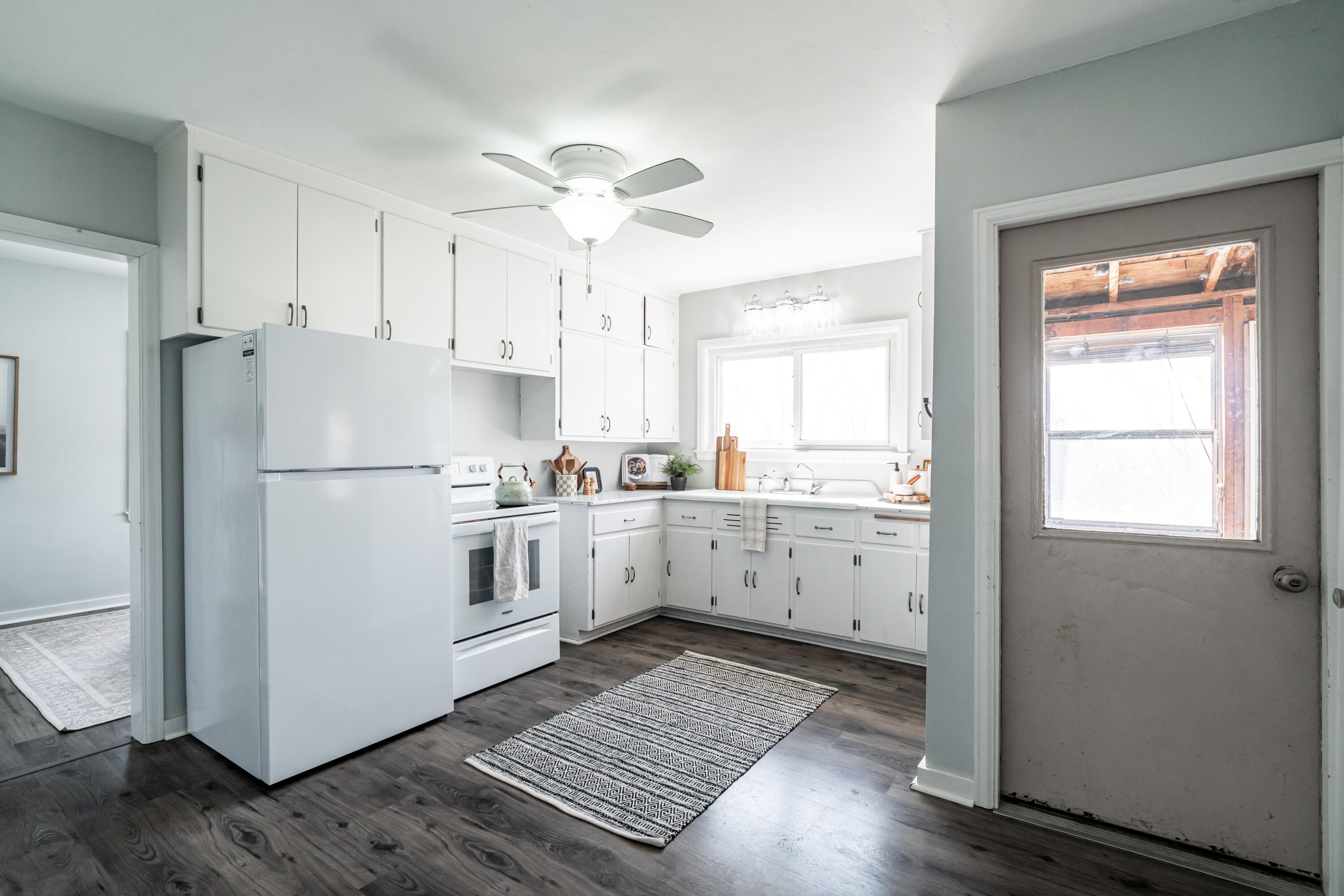5439 Egofske Road New Berlin, WI 53146 - Photo 21 of 45 Kitchen