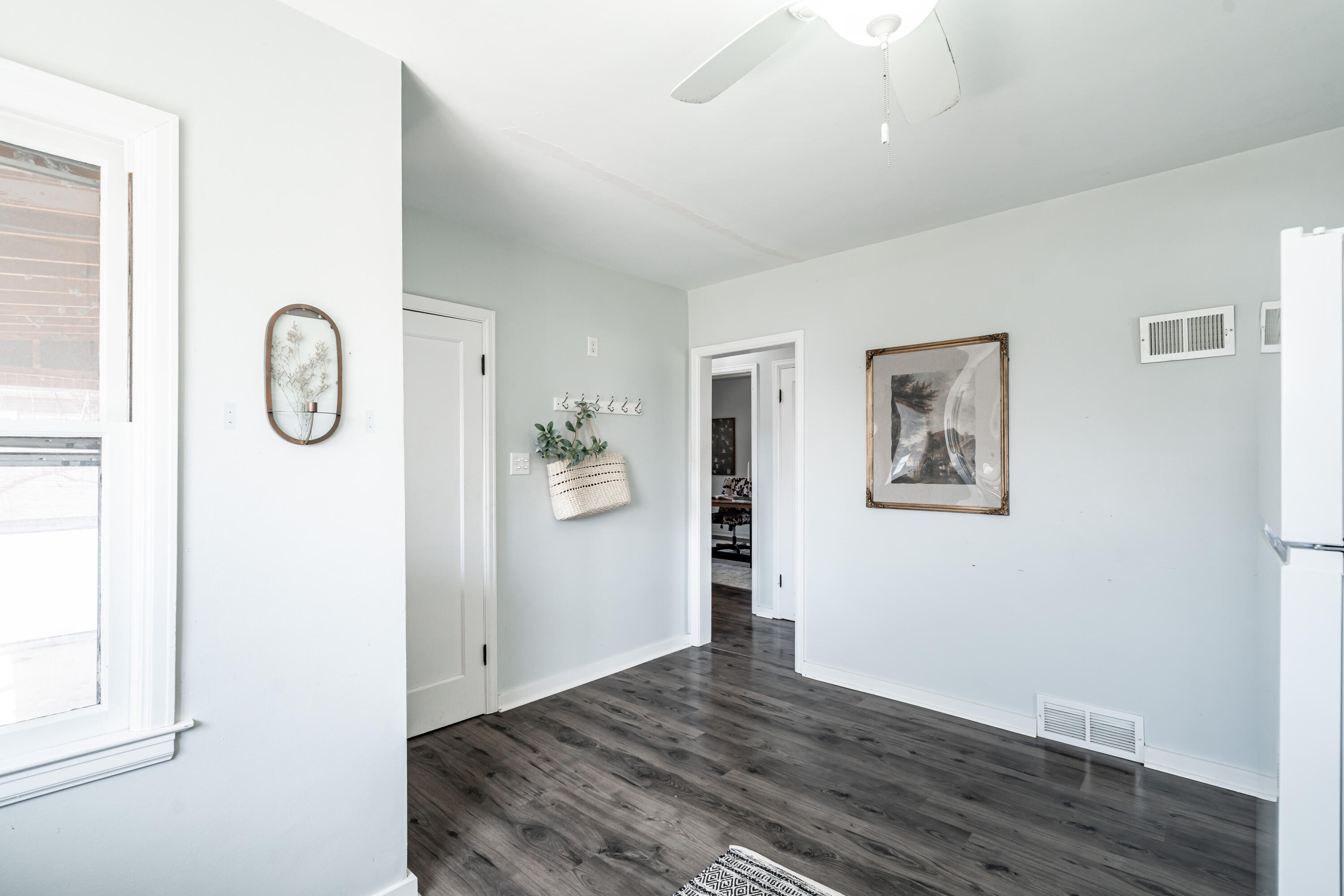 5439 Egofske Road New Berlin, WI 53146 - Photo 23 of 45 Kitchen