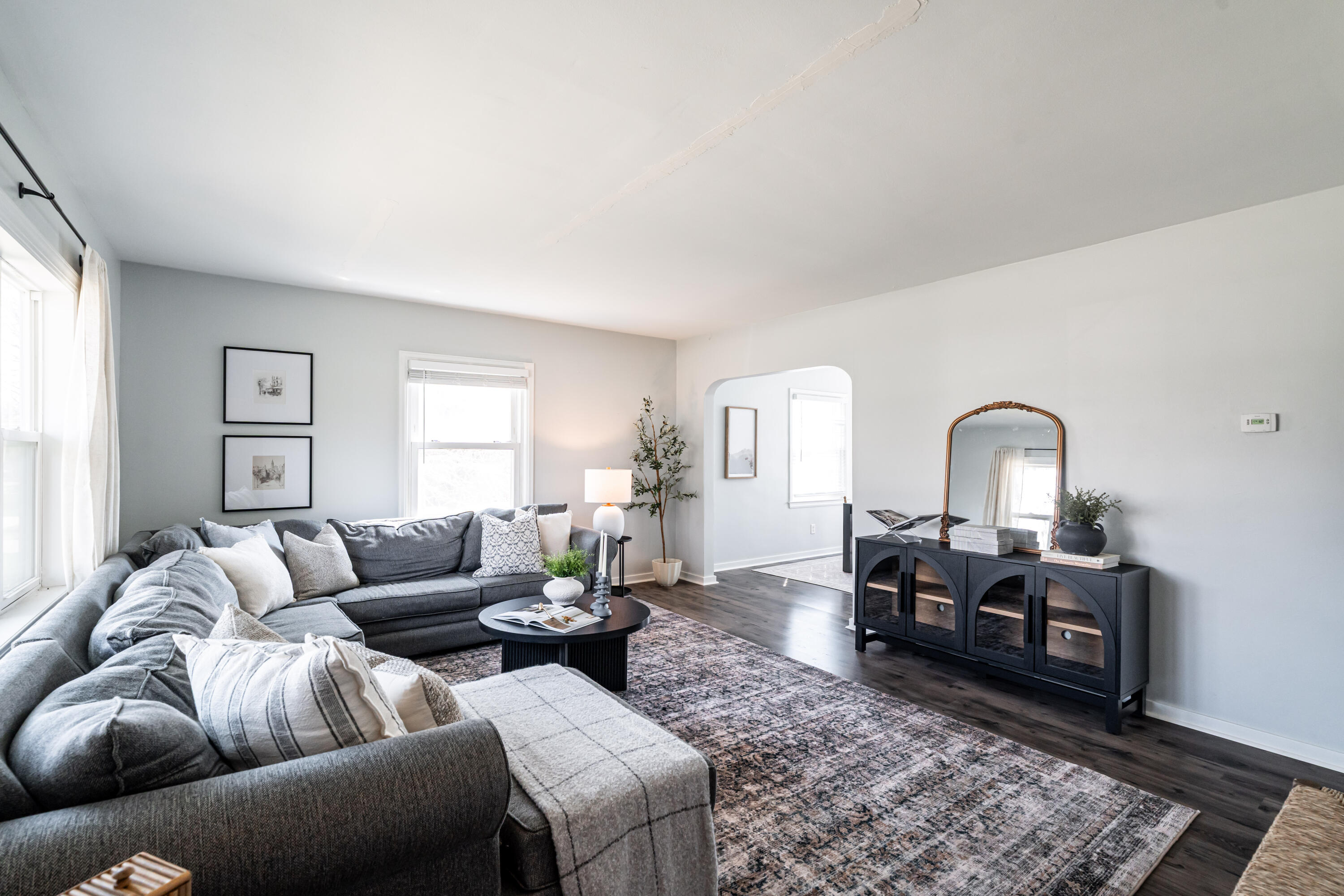5439 Egofske Road New Berlin, WI 53146 - Photo 8 of 45 Living Room