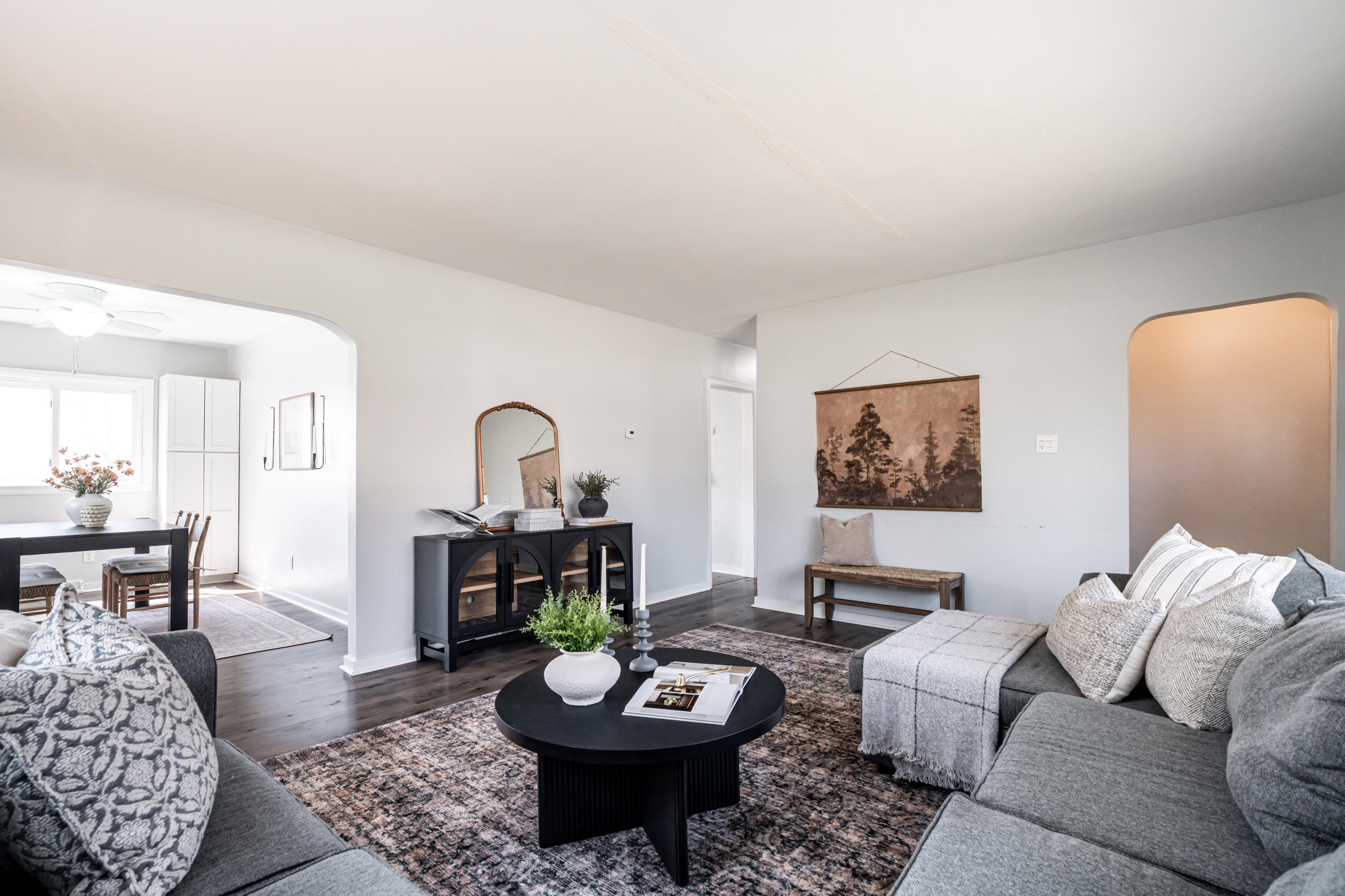 5439 Egofske Road New Berlin, WI 53146 - Photo 9 of 45 Living Room
