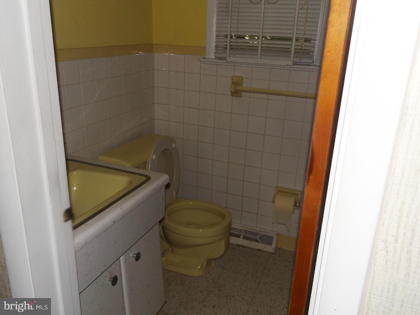 1024 Windsor Road Warminster, PA 18974 - Photo 6 of 20