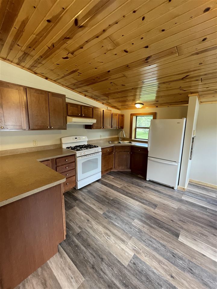 20822 Cinder Road Interlochen, MI 49643 - Photo 11 of 59 1887333-10.JPG