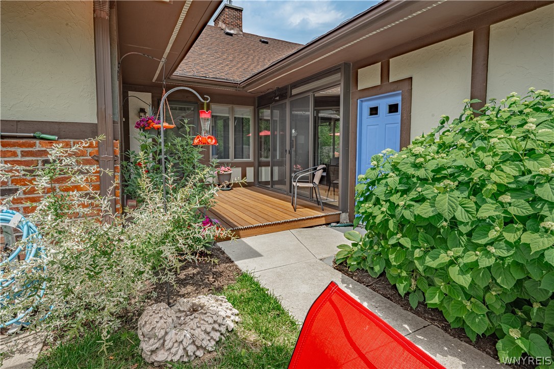 12 Gothic Lane Lockport, NY 14094 - Photo 5 of 43 Privat Courtyard