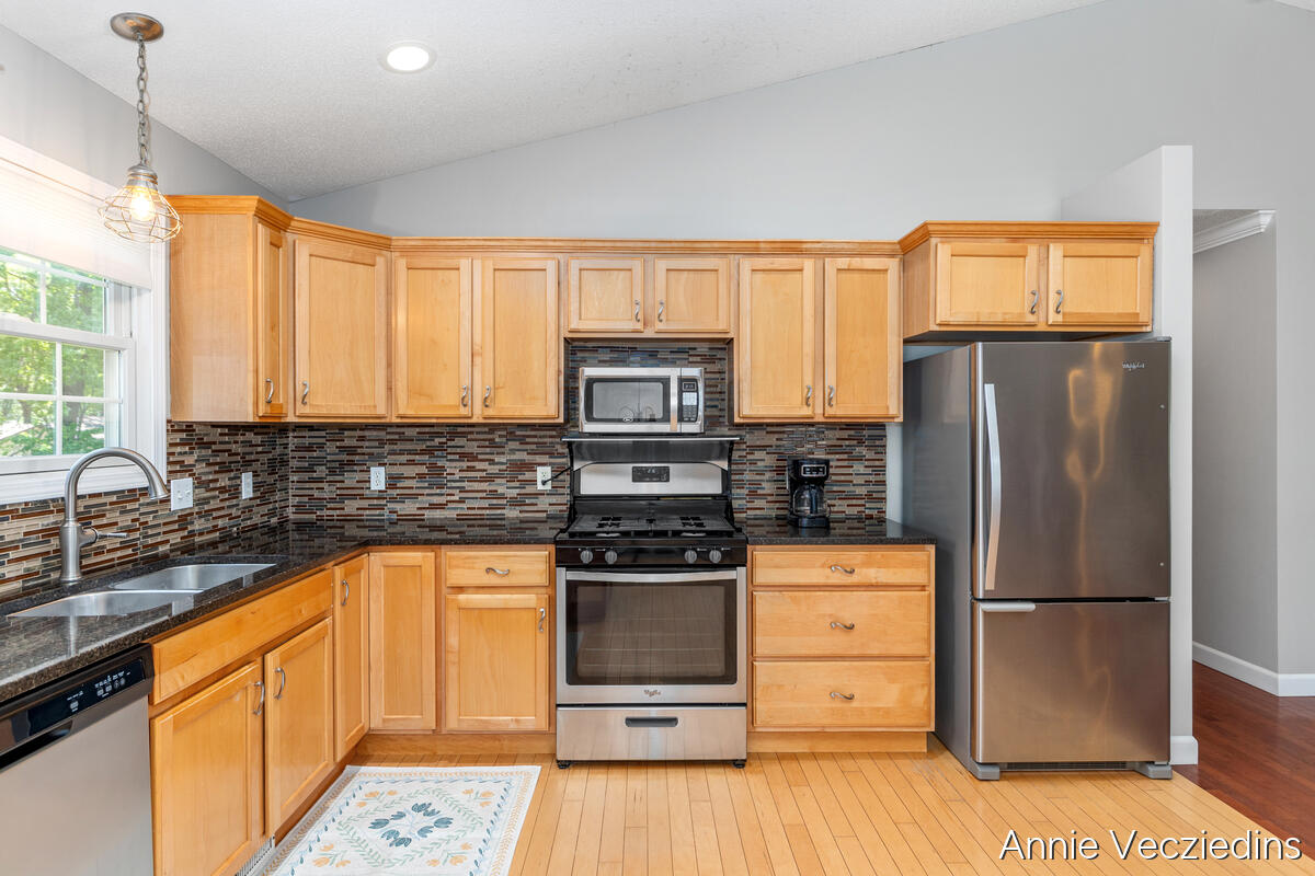 15096 Oakland Street Spring Lake, MI 49456 - Photo 13 of 41 15096-Oakland_013