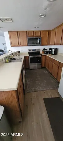 a view of a pathway with a yard