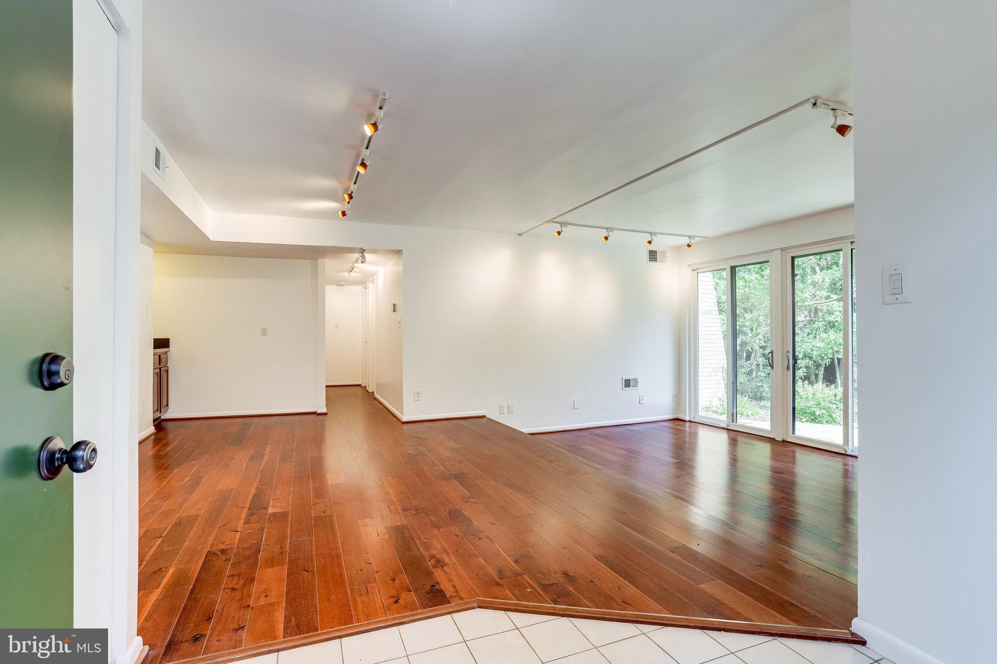 11606 Windbluff Court, Unit 7B Reston, VA 20191 - Photo 3 of 22