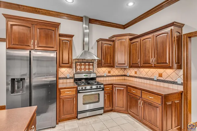 $472,270 | 2801 Southwest Windermere Drive, Topeka, KS 66614