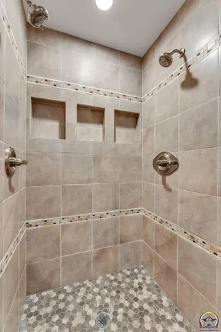 $472,270 | 2801 Southwest Windermere Drive, Topeka, KS 66614