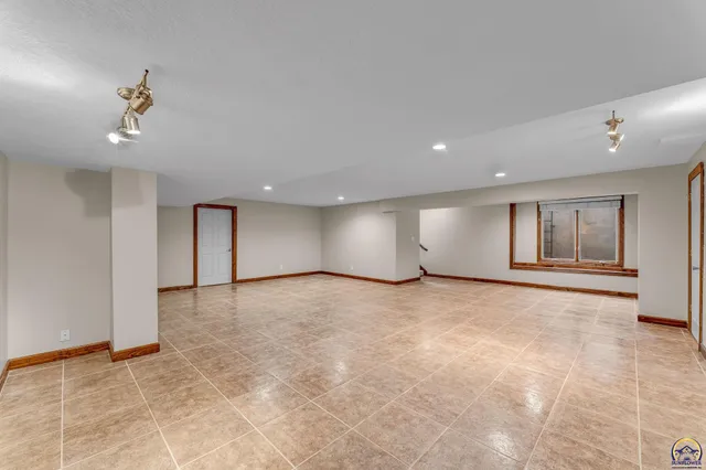 $472,270 | 2801 Southwest Windermere Drive, Topeka, KS 66614