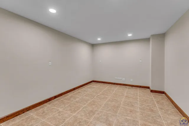 $472,270 | 2801 Southwest Windermere Drive, Topeka, KS 66614