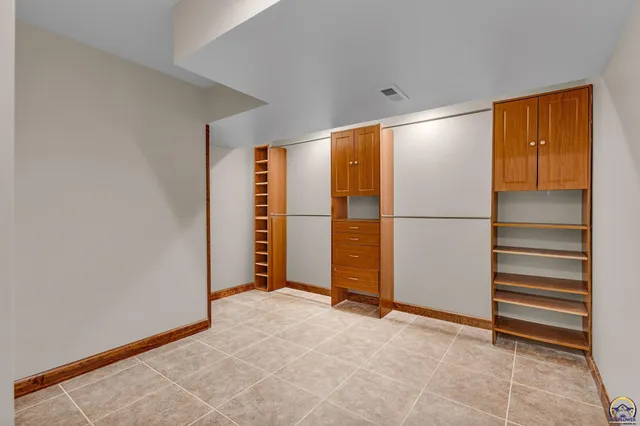 $472,270 | 2801 Southwest Windermere Drive, Topeka, KS 66614