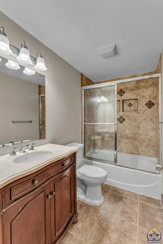 $472,270 | 2801 Southwest Windermere Drive, Topeka, KS 66614