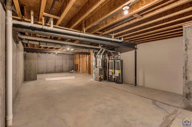 $472,270 | 2801 Southwest Windermere Drive, Topeka, KS 66614