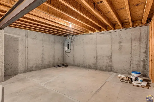 $472,270 | 2801 Southwest Windermere Drive, Topeka, KS 66614