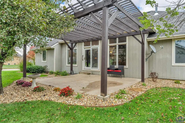 $472,270 | 2801 Southwest Windermere Drive, Topeka, KS 66614