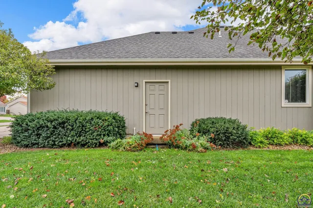 $472,270 | 2801 Southwest Windermere Drive, Topeka, KS 66614