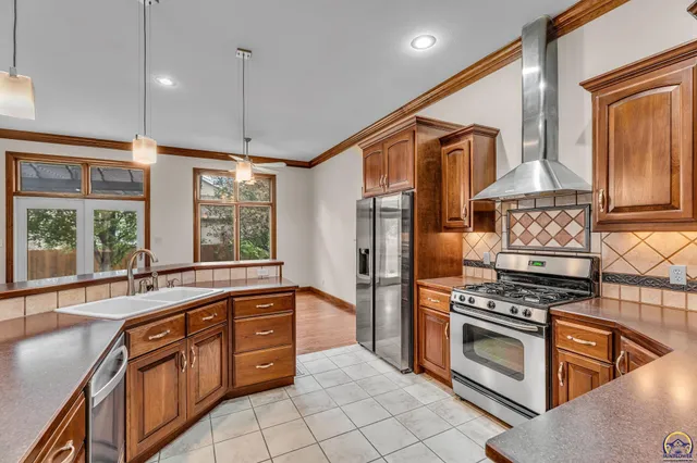 $472,270 | 2801 Southwest Windermere Drive, Topeka, KS 66614