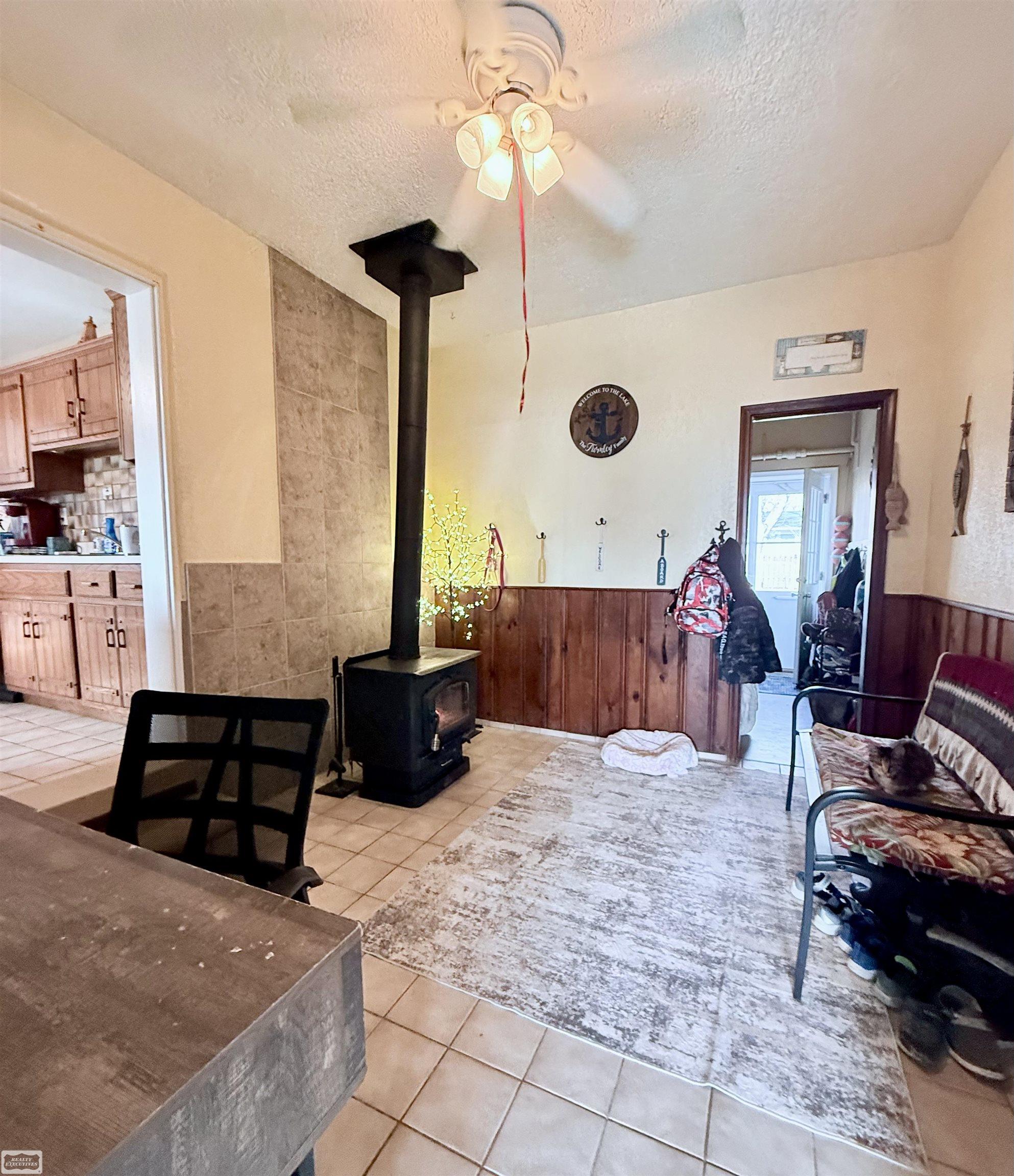 27685 Riviera Street Harrison Township, MI 48045 - Photo 13 of 25 50203419-c1b736d7-e672-44ab-a758-b4c6b7feb51d.JPG
