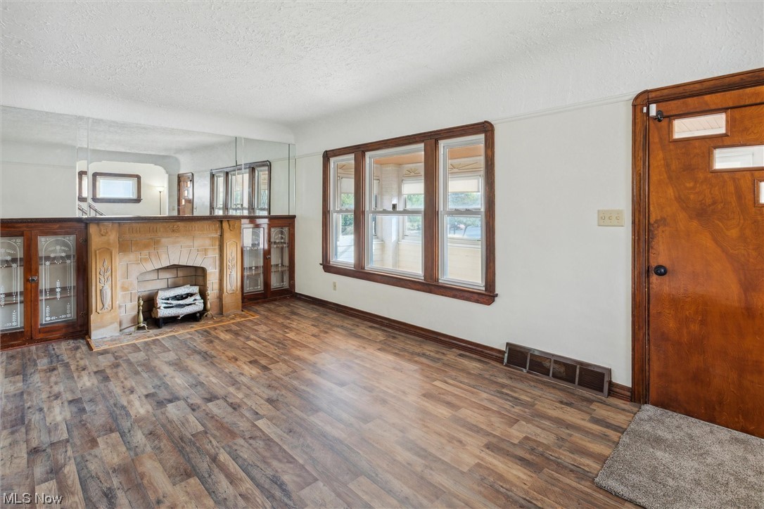 18618 Neff Road Cleveland, OH 44119 - Photo 7 of 35 Gallery Image 7