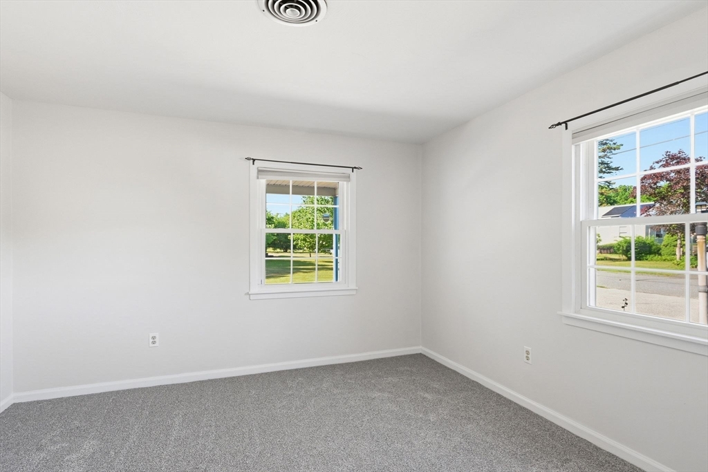291 Old Farm Road Springfield, MA 01119 - Photo 12 of 34