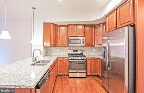 $2,800 | 13652 Endeavour Drive, Unit 20G, Herndon, VA 20171