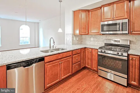 $2,800 | 13652 Endeavour Drive, Unit 20G, Herndon, VA 20171