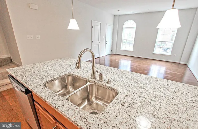 $2,800 | 13652 Endeavour Drive, Unit 20G, Herndon, VA 20171