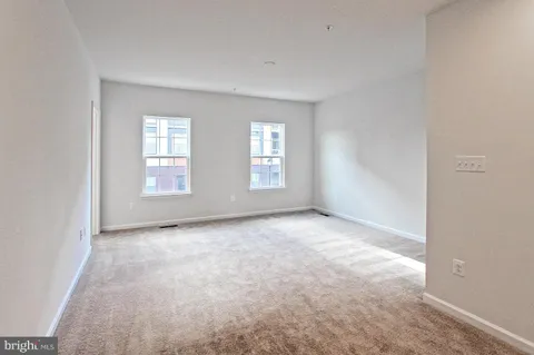 $2,800 | 13652 Endeavour Drive, Unit 20G, Herndon, VA 20171