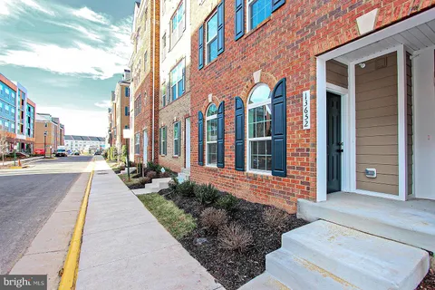 $2,800 | 13652 Endeavour Drive, Unit 20G, Herndon, VA 20171