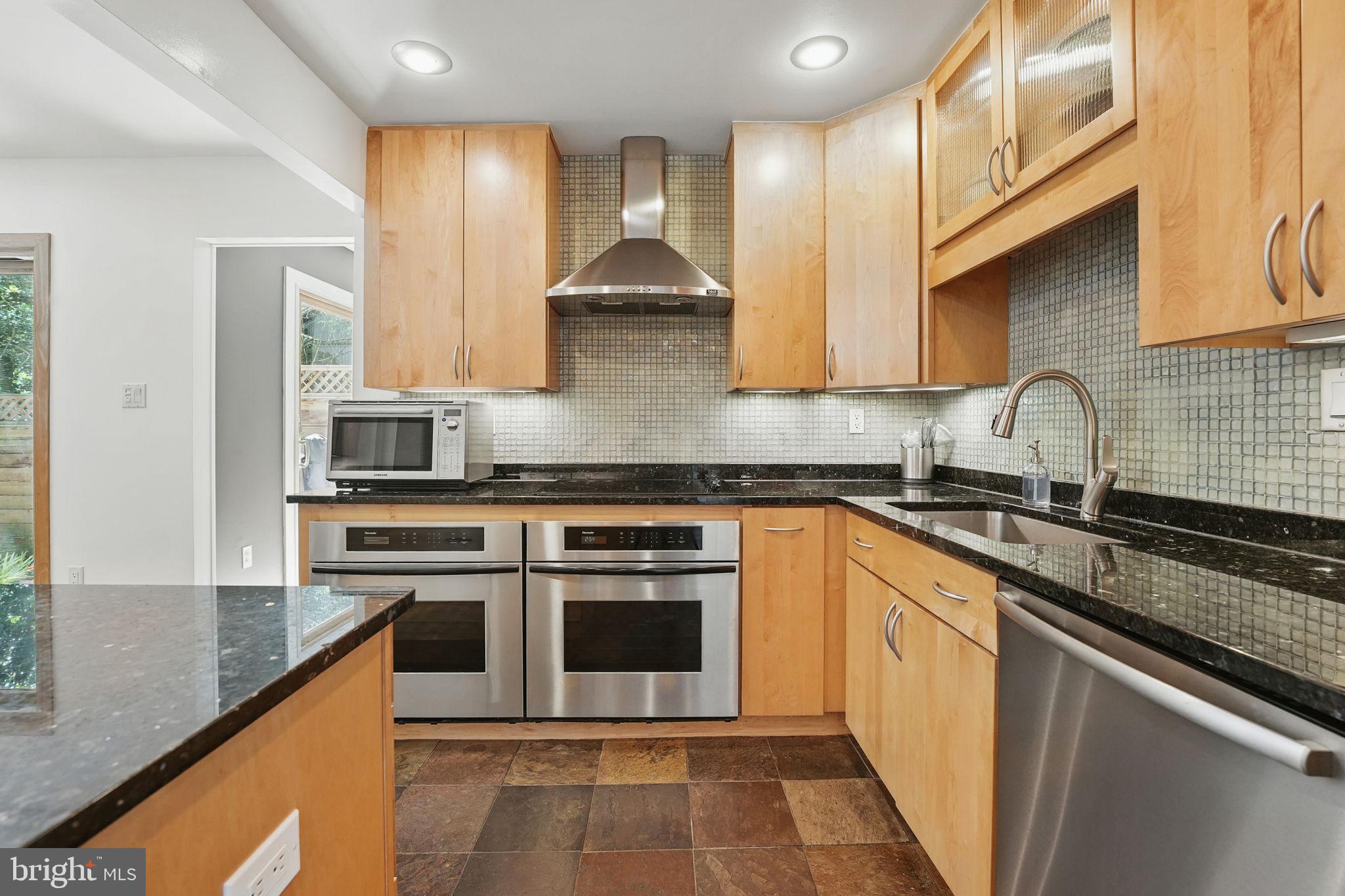 11817 Blue Spruce Road Reston, VA 20191 - Photo 13 of 62 Kitchen with 2 wall ovens
