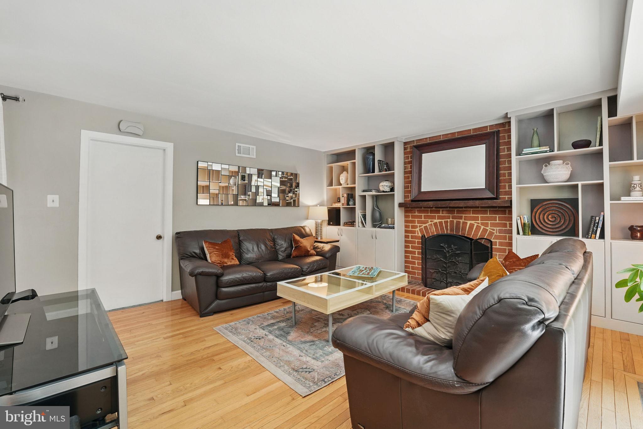 11817 Blue Spruce Road Reston, VA 20191 - Photo 29 of 62 FR with Fireplace